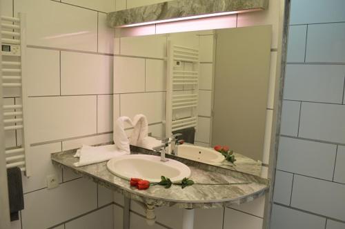 Ένα μπάνιο στο Appartement romantique l'EVASION