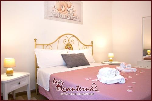 a bedroom with a bed with two towels on it at "B&B La Lanterna" Trulli & Dimore Storiche in Alberobello