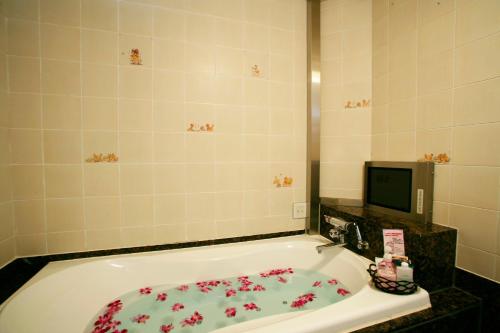 a bathroom with a bath tub with a television in it at HOTEL MOBILIA (Adult Only) in Tsurugashima