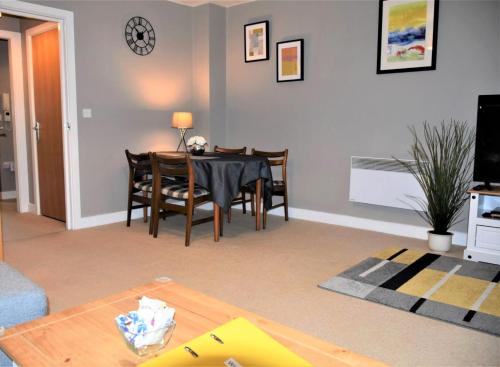 Gallery image of Bard's Nest, Crucible Apartment, FREE private parking, 3 mins walk to Birthplace in Stratford-upon-Avon