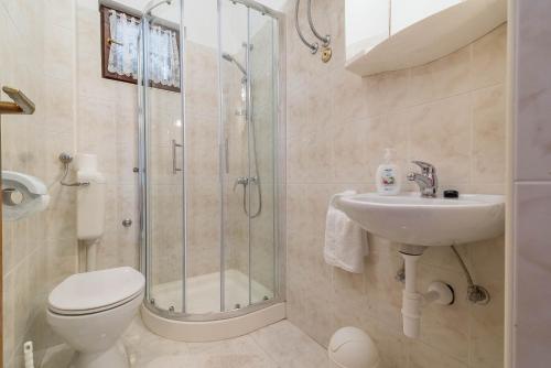 Ett badrum på Apartman Burčul