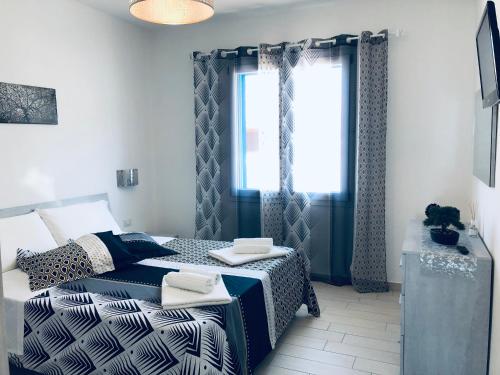Giường trong phòng chung tại Il Tramonto Luxury House