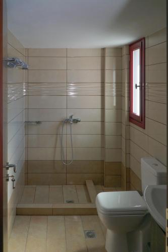 Bilik mandi di ANEFANTI VILLAS