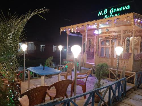 Restoran atau tempat lain untuk makan di heritage geneva house boat