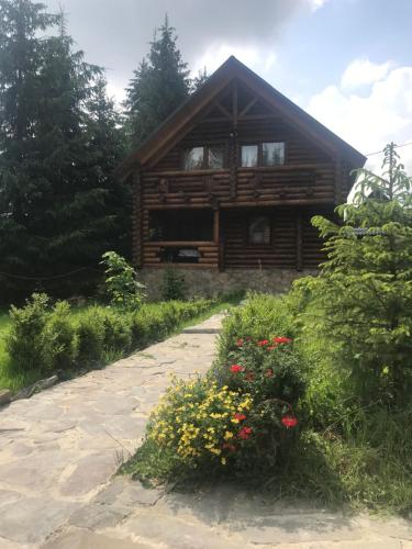 Taman di luar Cottage Karinka