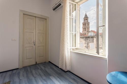 Split Palace View – รูปภาพ 3