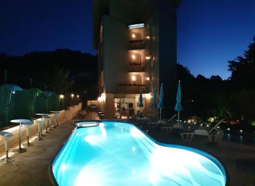 Πισίνα στο ή κοντά στο Hotel Paradise