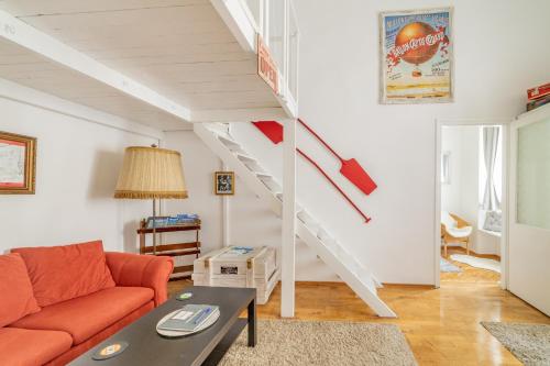 Central Broadway Nest