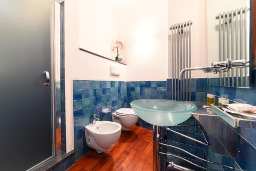a bathroom with a sink and a toilet at Glam House Apartment in Salerno