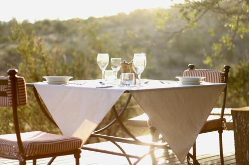 Minuman di Ivory Wilderness River Rock Lodge