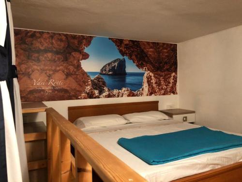 una camera con letto e vista sull'oceano di Lime Apartments - LIDO ad Alghero