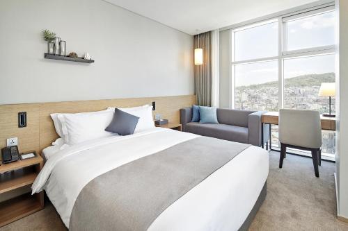 Postel nebo postele na pokoji v ubytování MD Hotel Doksan
