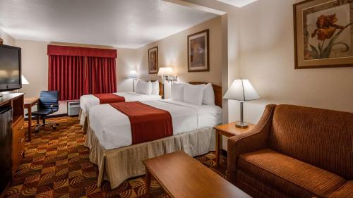 A bed or beds in a room at Best Western Laramie Inn & Suites