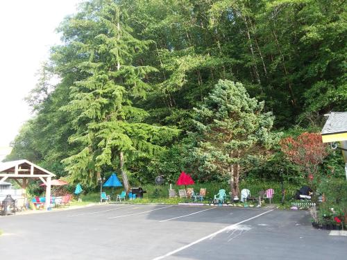 a parking lot with a bunch of chairs and trees at Shiny Motel in Hoquiam