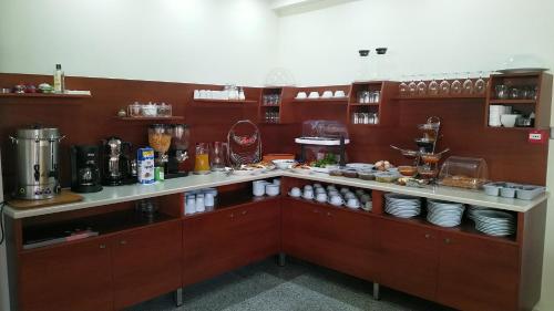 Una cocina o cocineta en Marie Hotel