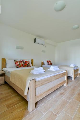 a bedroom with two beds in a room at Apartmani Marina Kopitovic in Petrovac na Moru