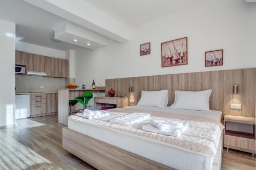 Kama o mga kama sa kuwarto sa Adriatik Lux Apartments
