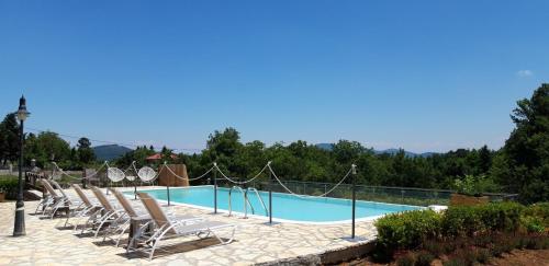 Bazén v ubytování Aiolides Hotel nebo v jeho okolí
