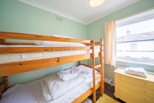 Katil dua tingkat atau katil-katil dua tingkat dalam bilik di St Anns