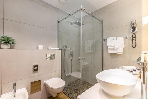 Ένα μπάνιο στο Apartments Marina Novi