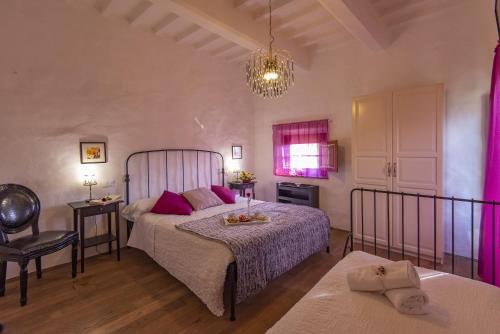 Llit o llits en una habitació de B&B Country House Poggio Del Drago