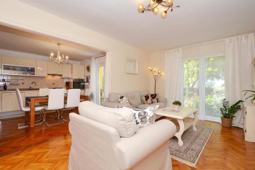a living room with a white couch and a table at Bora bora Apartment in Kaštela