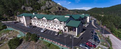 an aerial view of a hotel with a parking lot at Baymont by Wyndham Keystone Near Mt. Rushmore in Keystone
