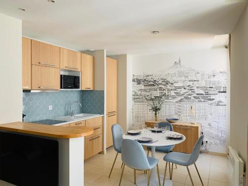 a kitchen with a table and chairs in a room at L'Escale au Coeur du Vieux Port de Marseille in Marseille