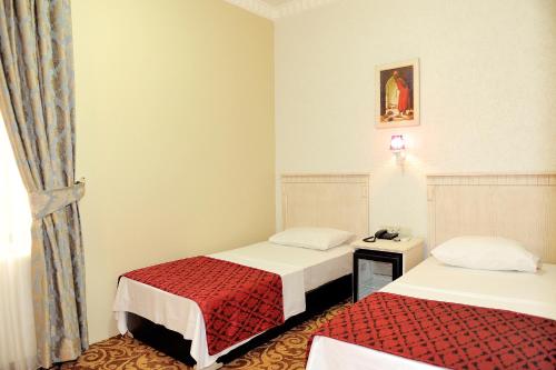 Katil atau katil-katil dalam bilik di Hotel Umit 2