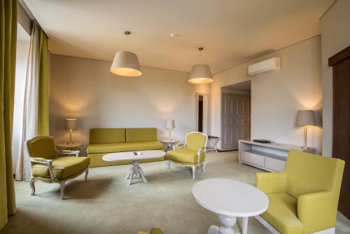 a living room with a couch and chairs and a table at Vila Gale Collection Elvas in Elvas
