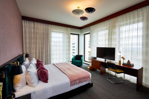 Fairlane Hotel Nashville, by Oliver Image