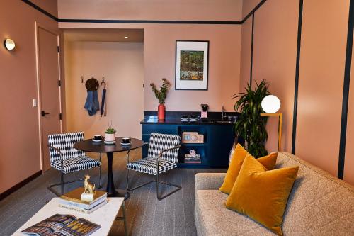 Fairlane Hotel Nashville, by Oliver Image