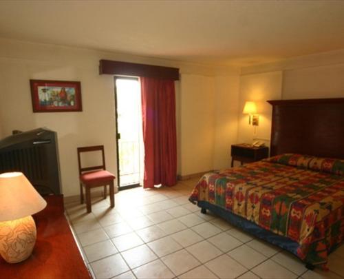 เตียงในห้องที่ Hotel Calenda