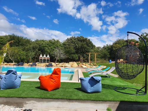 a group of inflatable chairs sitting next to a pool at PÉROLA D'ÓBIDOS t1 in Óbidos