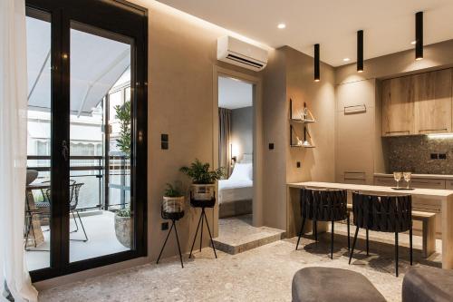 *** Boutique Syntagma apartment w/ plunge pool ***