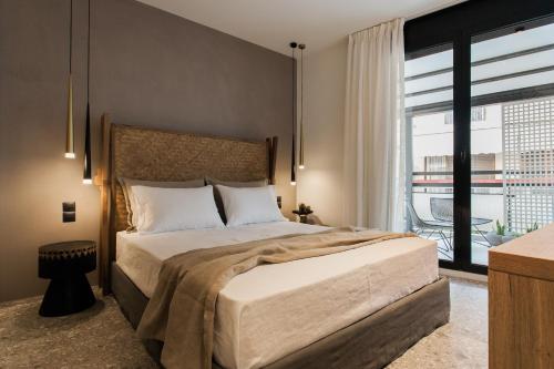 *** Boutique Syntagma apartment w/ plunge pool ***