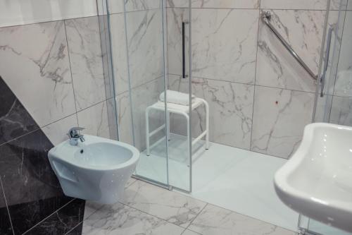 Ένα μπάνιο στο Nautilus Hotel