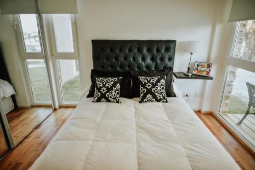 A bed or beds in a room at Ribera de Pipo Cálido departamento para tu estancia