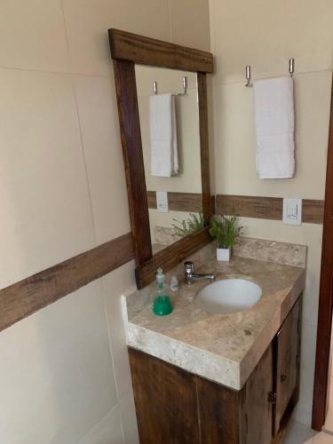 a bathroom with a sink and a mirror at Sonhos da Serra bananeiras in Bananeiras