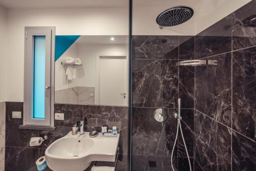 Ένα μπάνιο στο Nautilus Hotel