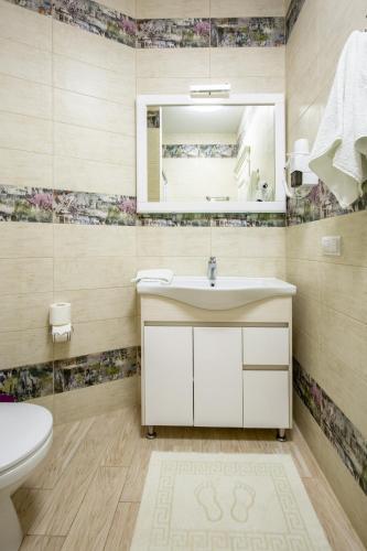 Ένα μπάνιο στο Apartament First Line