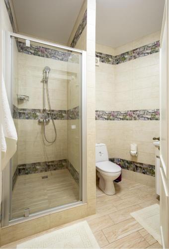 Ένα μπάνιο στο Apartament First Line