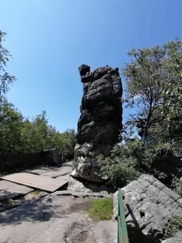 a rock formation on the side of a trail at Domki pod Derkaczem in Wünschelburg