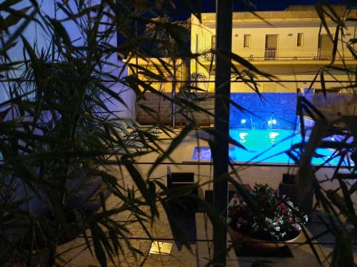 a view of a swimming pool at night at Vianova Affittacamere in Giurdignano