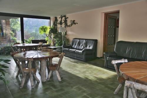 Posezení v ubytování Hostal Vall d'Àssua