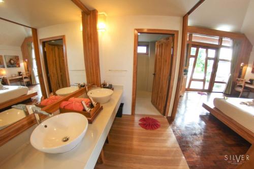 a bathroom with two sinks and a large mirror at Bundhaya Villas in Ko Lipe