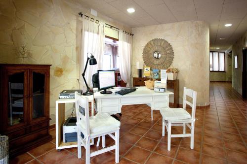 Un lugar para sentarse en Hotel & Spa Entre Pinos-Adults Only