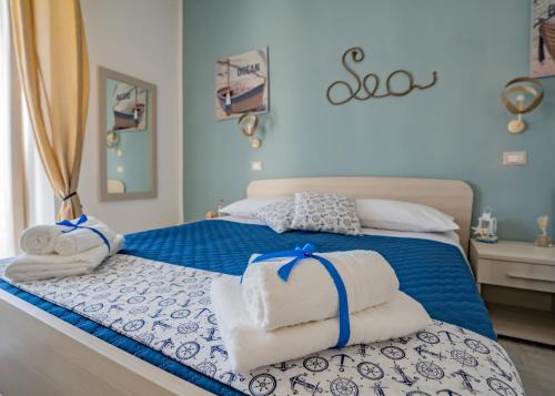 a bedroom with a bed with towels on it at Bebcatia in Agropoli