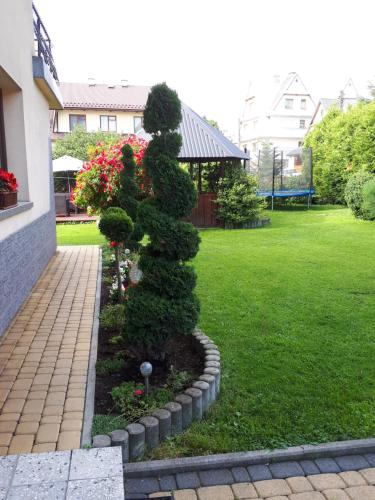 a plant in the shape of a letter at Apartament Glamour in Biały Dunajec
