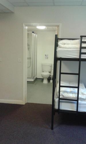 Ένα ή περισσότερα κρεβάτια σε δωμάτιο στο Alnwick Youth Hostel